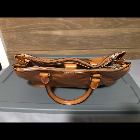 Authentic Michael Kors Bedford Tote - Picture 5 of 8